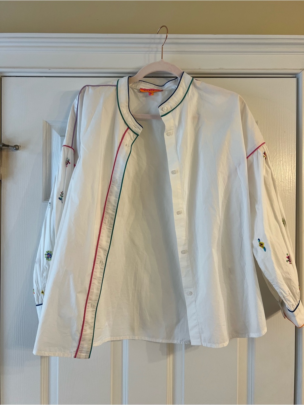Vilagallo White Button-Front Shirt with Multicolor Trim and Floral Embroidery